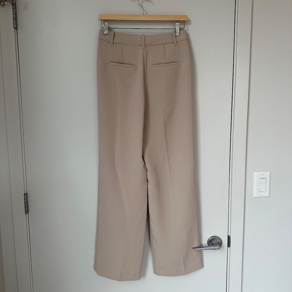 The Effortless Pant - Crepette (Short) Taupe - Picture 3 of 4